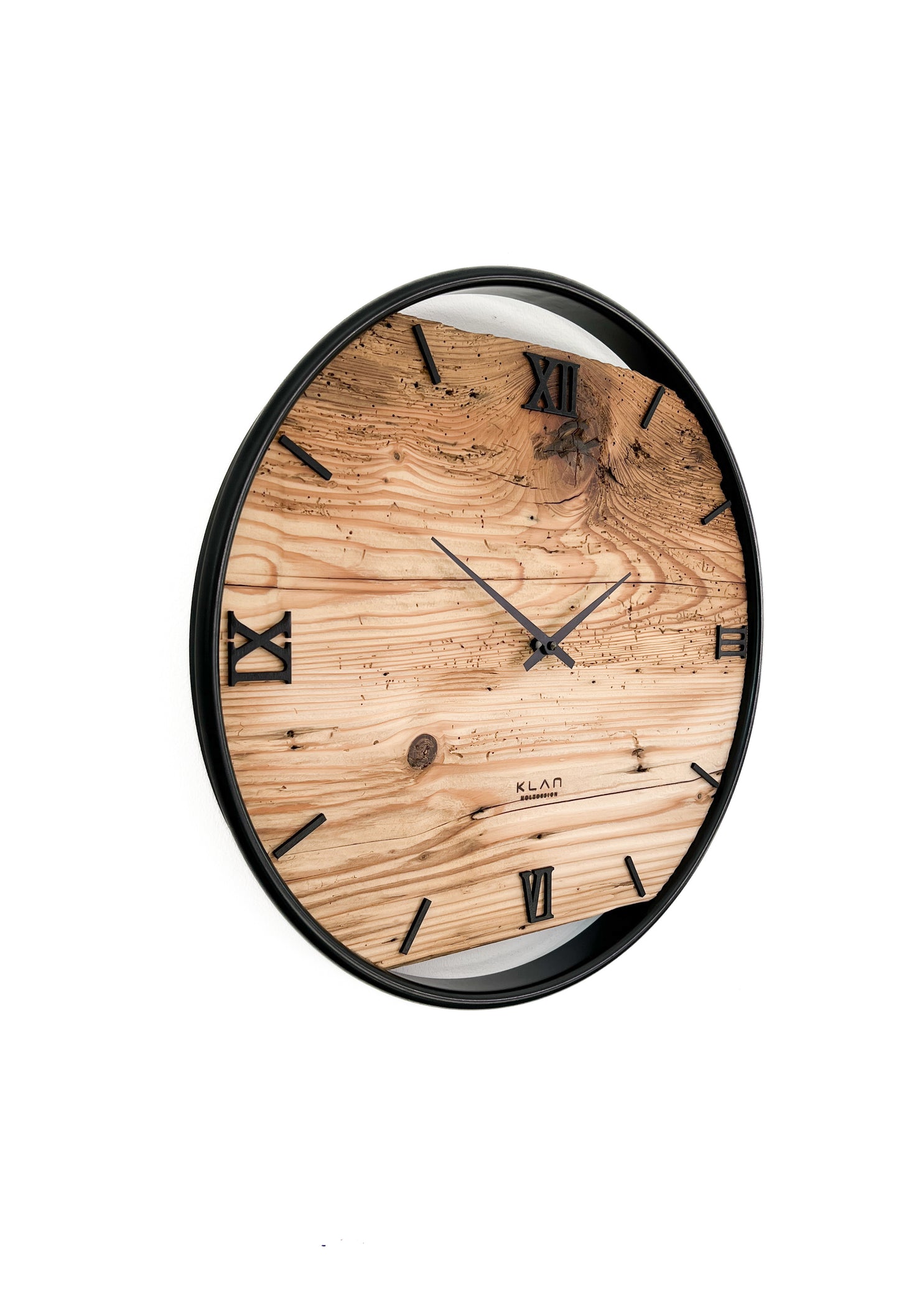 Wall clock made of reclaimed wood NO 401 40cm 