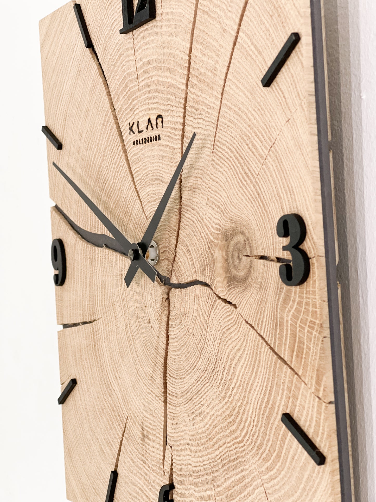 Wanduhr aus Holz No 513  30x30cm